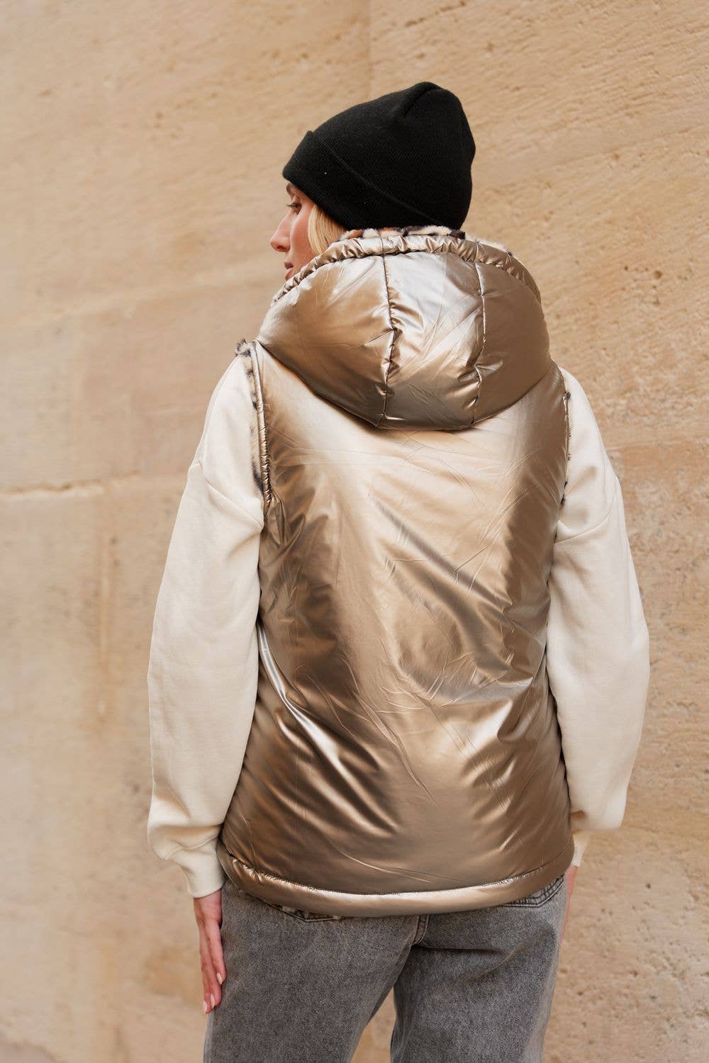 Veste en fourrure léopard réversible à capuche sans manche