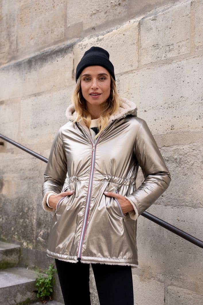 Veste en fourrure réversible mi-longue à capuche